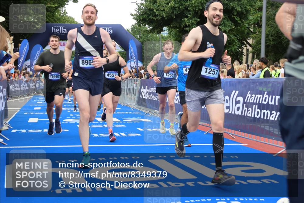 29.06.2025 - hella hamburg halbmarathon Strokosch-Dieckow http://msf.ph/oto/8349379 29.06.2025 10:52:52 Ziel 1257, 1258, 1657, 2099, 2444, 2814, 2910, 4557, 4558, 4770, 5077, 5169, 5194, 5907, 7509, 8139, 8172, 8720, 8955, 9065, 9163, 10724, 10811, 11217, 11992, 12367, 12519, 14198, 14286, 14791, 14805, 15430, 17198, 18590, 18720, 19244 meine-sportfotos.de