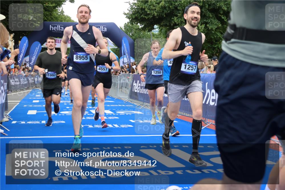 29.06.2025 - hella hamburg halbmarathon Strokosch-Dieckow http://msf.ph/oto/8349442 29.06.2025 10:52:52 Ziel 1257, 1258, 1657, 2099, 2444, 2814, 2910, 4557, 4558, 4770, 5077, 5169, 5194, 5907, 7509, 8139, 8172, 8720, 8955, 9065, 9163, 10724, 10811, 11217, 11992, 12367, 12519, 14198, 14286, 14791, 14805, 15430, 17198, 18590, 18720, 19244 meine-sportfotos.de