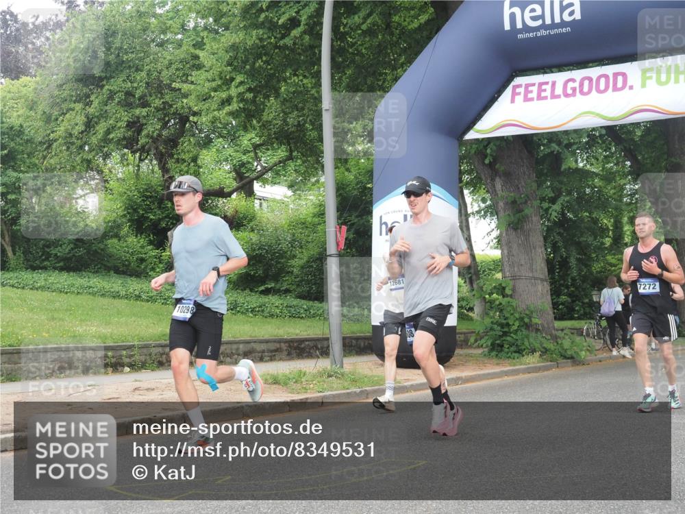 29.06.2025 - hella hamburg halbmarathon KatJ http://msf.ph/oto/8349531 29.06.2025 10:20:54 Zwischen KM18-KM19 6619, 7272 meine-sportfotos.de