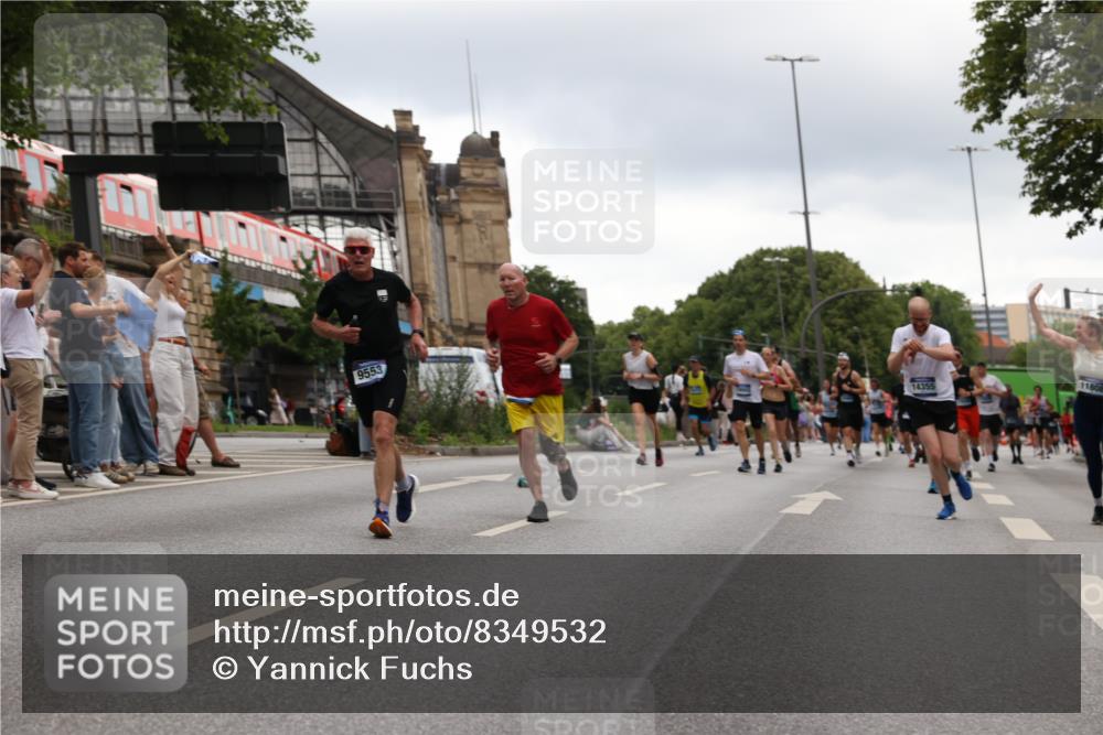29.06.2025 - hella hamburg halbmarathon Yannick Fuchs http://msf.ph/oto/8349532 29.06.2025 10:52:39 20KM 1946, 1951, 2027, 2159, 2250, 2619, 2711, 2855, 2996, 4550, 4767, 5084, 5675, 6860, 7659, 8089, 8392, 9156, 9353, 9553, 9555, 9835, 10020, 10268, 10518, 10539, 10703, 10915, 11605, 11808, 11846, 12734, 12735, 12809, 13654, 13694, 14355, 14673, 14914, 16206, 16409, 16922, 16924, 17531, 17665, 17782, 17810, 17814, 17839, 17852, 17931, 17967, 18112, 18232, 18556, 18682, 18727, 18730, 18833, 18954, 18985, 19002, 19003 meine-sportfotos.de
