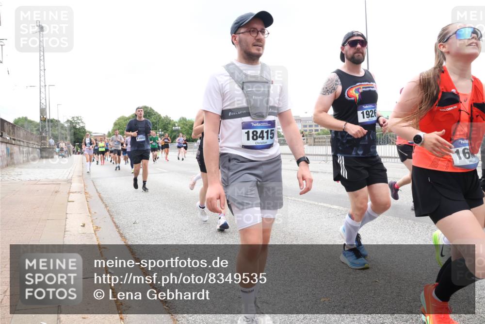 29.06.2025 - hella hamburg halbmarathon Lena Gebhardt http://msf.ph/oto/8349535 29.06.2025 10:47:55 Lombardsbrücke 11802, 1926, 18415, 16, 1045, 1157, 1174, 1175, 1246, 1392, 1434, 1618, 1639, 1701, 1926, 2163, 2197, 2407, 2418, 2491, 2545, 2650, 2704, 2790, 2882, 2958, 3049, 3339, 3468, 3679, 4037, 4327, 4423, 4856, 4974, 4975, 5621, 5622, 5886, 5952, 7240, 7393, 7394, 7403, 7427, 7916, 7970, 8077, 8270, 8310, 8521, 8550, 8774, 9356, 9687, 9696, 9697, 9921, 10658, 10777, 10794, 10991, 11351, 11458, 11548, 11730, 11738, 11742, 11781, 11802, 11909, 12431 meine-sportfotos.de
