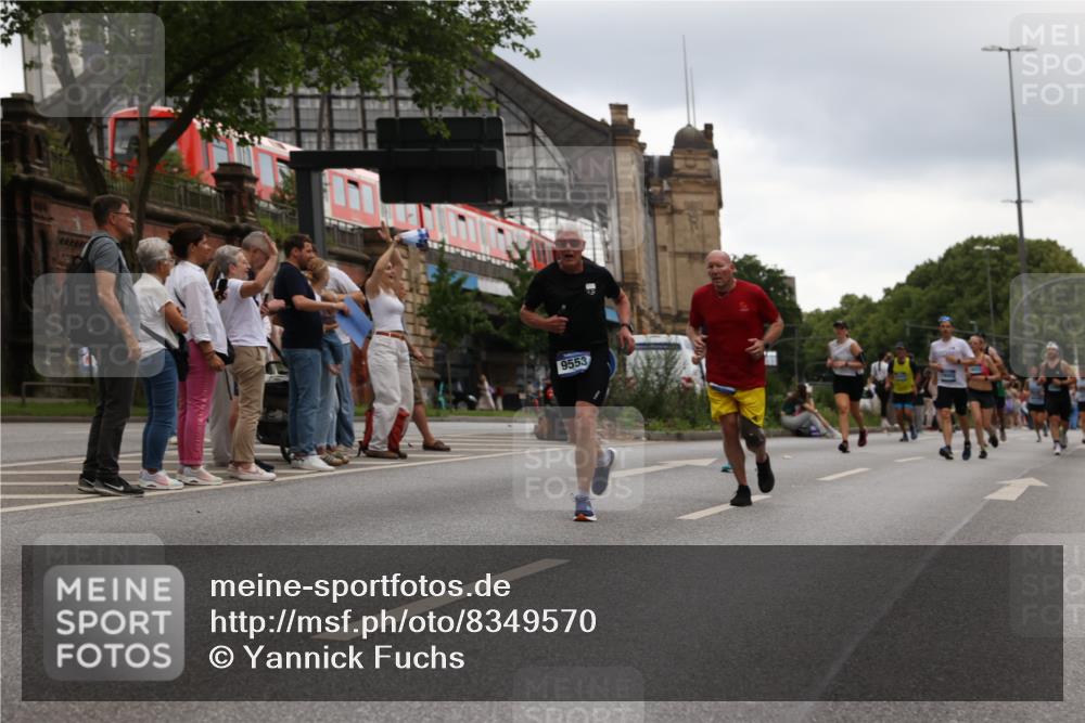 29.06.2025 - hella hamburg halbmarathon Yannick Fuchs http://msf.ph/oto/8349570 29.06.2025 10:52:39 20KM 1946, 1951, 2027, 2159, 2250, 2619, 2711, 2855, 2996, 4550, 4767, 5084, 5675, 6860, 7659, 8089, 8392, 9156, 9353, 9553, 9555, 9835, 10020, 10268, 10518, 10539, 10703, 10915, 11605, 11808, 11846, 12734, 12735, 12809, 13654, 13694, 14355, 14673, 14914, 16206, 16409, 16922, 16924, 17531, 17665, 17782, 17810, 17814, 17839, 17852, 17931, 17967, 18112, 18232, 18556, 18682, 18727, 18730, 18833, 18954, 18985, 19002, 19003 meine-sportfotos.de