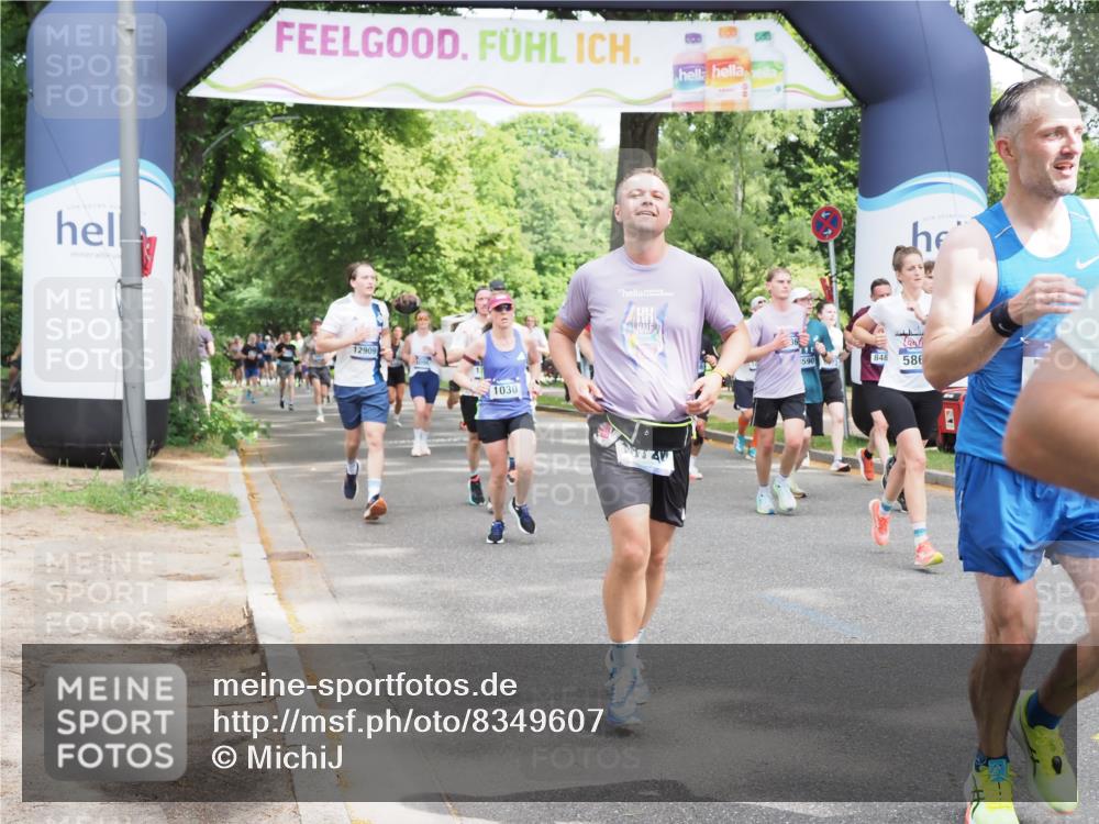 29.06.2025 - hella hamburg halbmarathon MichiJ http://msf.ph/oto/8349607 29.06.2025 10:41:01 Zwischen KM18-KM19 1030, 1482, 1502, 1727, 2070, 2346, 2884, 2910, 3103, 3310, 4299, 5866, 6942, 6994, 7147, 7864, 8487, 9142, 10040, 11992, 12909, 13397, 13997, 14036, 14323, 14592, 15980, 16750, 18134, 18143, 18590, 18720, 19067 meine-sportfotos.de