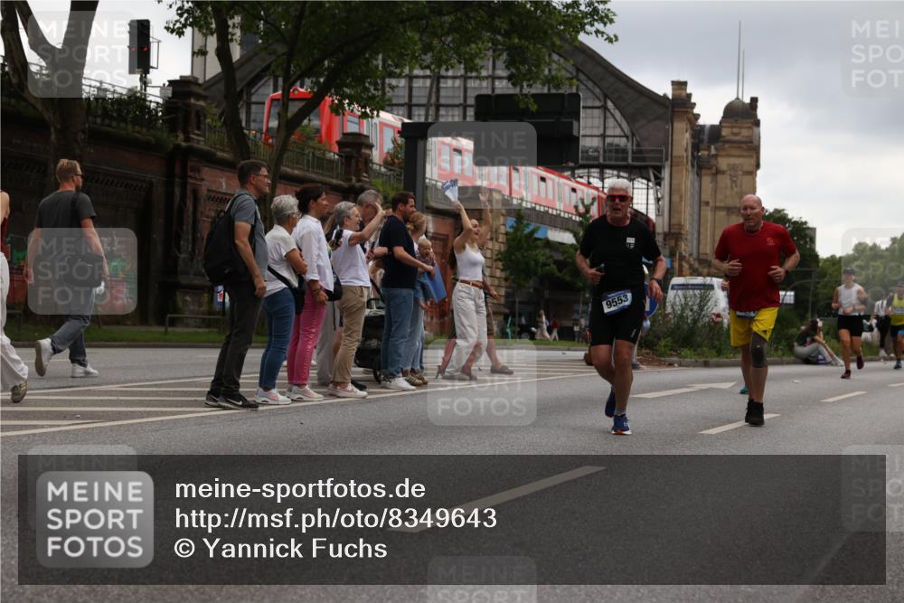 29.06.2025 - hella hamburg halbmarathon Yannick Fuchs http://msf.ph/oto/8349643 29.06.2025 10:52:39 20KM 1946, 1951, 2027, 2159, 2250, 2619, 2711, 2855, 2996, 4550, 4767, 5084, 5675, 6860, 7659, 8089, 8392, 9156, 9353, 9553, 9555, 9835, 10020, 10268, 10518, 10539, 10703, 10915, 11605, 11808, 11846, 12734, 12735, 12809, 13654, 13694, 14355, 14673, 14914, 16206, 16409, 16922, 16924, 17531, 17665, 17782, 17810, 17814, 17839, 17852, 17931, 17967, 18112, 18232, 18556, 18682, 18727, 18730, 18833, 18954, 18985, 19002, 19003 meine-sportfotos.de