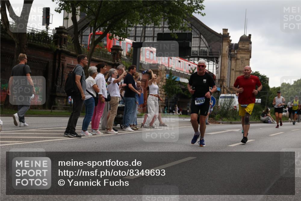 29.06.2025 - hella hamburg halbmarathon Yannick Fuchs http://msf.ph/oto/8349693 29.06.2025 10:52:39 20KM 1946, 1951, 2027, 2159, 2250, 2619, 2711, 2855, 2996, 4550, 4767, 5084, 5675, 6860, 7659, 8089, 8392, 9156, 9353, 9553, 9555, 9835, 10020, 10268, 10518, 10539, 10703, 10915, 11605, 11808, 11846, 12734, 12735, 12809, 13654, 13694, 14355, 14673, 14914, 16206, 16409, 16922, 16924, 17531, 17665, 17782, 17810, 17814, 17839, 17852, 17931, 17967, 18112, 18232, 18556, 18682, 18727, 18730, 18833, 18954, 18985, 19002, 19003 meine-sportfotos.de