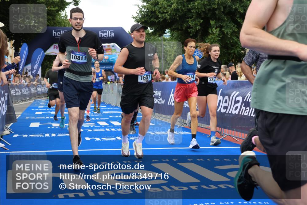 29.06.2025 - hella hamburg halbmarathon Strokosch-Dieckow http://msf.ph/oto/8349716 29.06.2025 10:52:51 Ziel 1257, 1258, 1657, 2099, 2444, 2814, 2910, 4557, 4558, 4770, 5077, 5169, 5194, 5907, 8139, 8172, 8720, 8955, 9065, 9163, 10724, 10811, 11217, 11992, 12519, 14198, 14286, 14791, 14805, 15430, 17198, 18331, 18720, 19244 meine-sportfotos.de