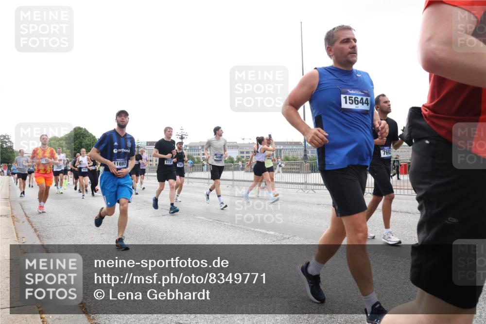 29.06.2025 - hella hamburg halbmarathon Lena Gebhardt http://msf.ph/oto/8349771 29.06.2025 10:38:39 Lombardsbrücke 11697, 1721, 7561, 15644, 7692, 56, 1196, 1232, 1390, 1451, 1457, 1596, 1721, 1742, 1791, 1966, 2113, 2151, 2498, 2576, 2660, 2693, 3010, 3094, 3095, 3216, 3242, 3286, 3307, 3323, 3338, 3635, 3636, 3716, 3726, 3777, 3841, 3927, 4028, 4139, 4155, 4159, 4257, 4259, 4260, 4316, 4320, 4883, 4964, 5085, 5089, 5155, 5300, 5617, 5684, 5735, 5913, 6200, 6695, 6696, 6751, 6875, 6930, 7117, 7148, 7263, 7371, 7561, 7692, 7849, 7868, 7914, 8367, 9708, 10554 meine-sportfotos.de