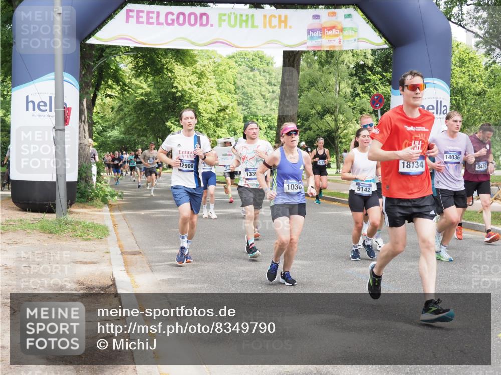29.06.2025 - hella hamburg halbmarathon MichiJ http://msf.ph/oto/8349790 29.06.2025 10:41:02 Zwischen KM18-KM19 1030, 1482, 1727, 1870, 2070, 2346, 2884, 2910, 3103, 3310, 5866, 6942, 6994, 7147, 7864, 8487, 8973, 9142, 10040, 11992, 12909, 13397, 13997, 14036, 14592, 15980, 16750, 18134, 18143, 18590, 18720, 19067 meine-sportfotos.de