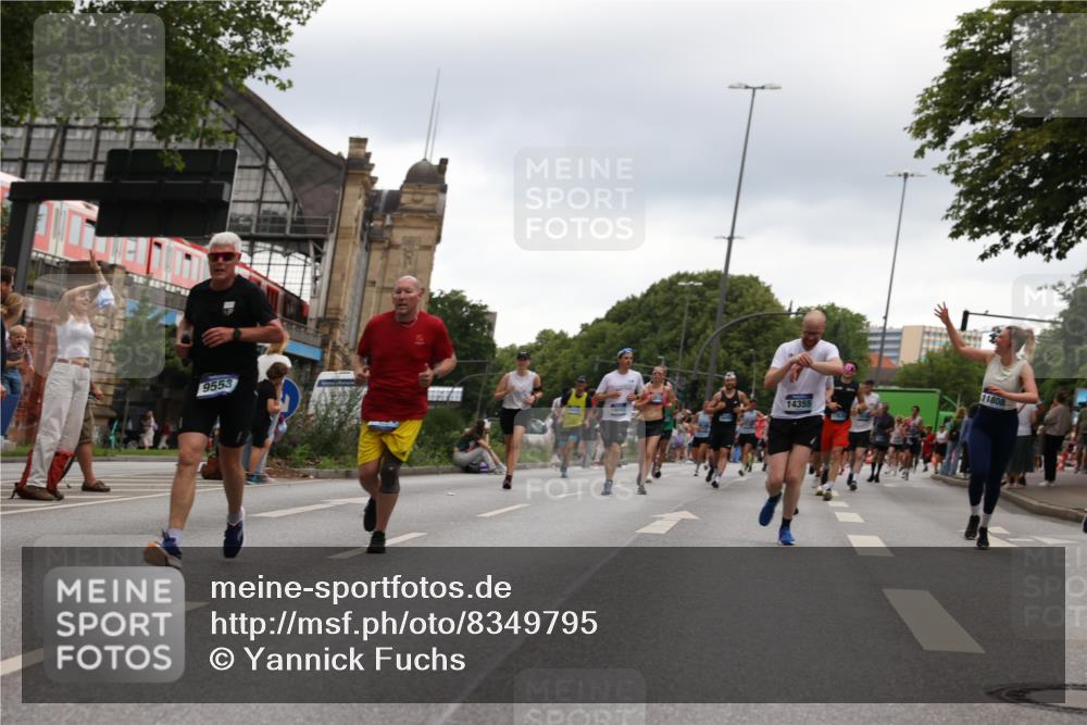 29.06.2025 - hella hamburg halbmarathon Yannick Fuchs http://msf.ph/oto/8349795 29.06.2025 10:52:39 20KM 1946, 1951, 2027, 2159, 2250, 2619, 2711, 2855, 2996, 4550, 4767, 5084, 5675, 6860, 7659, 8089, 8392, 9156, 9353, 9553, 9555, 9835, 10020, 10268, 10518, 10539, 10703, 10915, 11605, 11808, 11846, 12734, 12735, 12809, 13654, 13694, 14355, 14673, 14914, 16206, 16409, 16922, 16924, 17531, 17665, 17782, 17810, 17814, 17839, 17852, 17931, 17967, 18112, 18232, 18556, 18682, 18727, 18730, 18833, 18954, 18985, 19002, 19003 meine-sportfotos.de