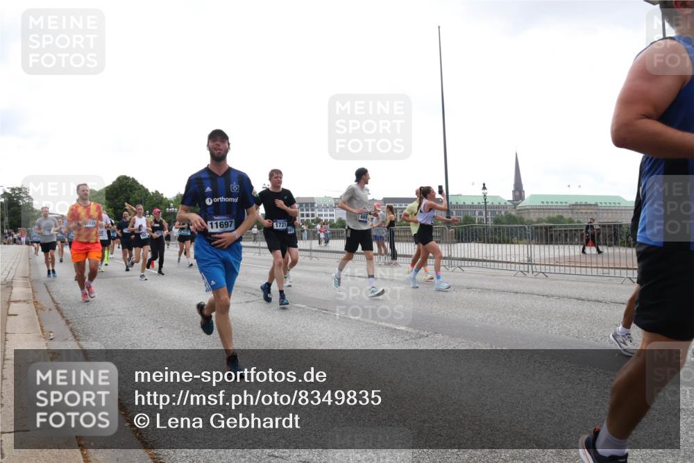 29.06.2025 - hella hamburg halbmarathon Lena Gebhardt http://msf.ph/oto/8349835 29.06.2025 10:38:39 Lombardsbrücke 728, 11697, 1721, 669, 56, 1196, 1232, 1390, 1451, 1457, 1596, 1721, 1742, 1791, 1966, 2113, 2151, 2498, 2576, 2660, 2693, 3010, 3094, 3095, 3216, 3242, 3286, 3307, 3323, 3338, 3635, 3636, 3716, 3726, 3777, 3841, 3927, 4028, 4139, 4155, 4159, 4257, 4259, 4260, 4316, 4320, 4883, 4964, 5085, 5089, 5155, 5300, 5617, 5684, 5735, 5913, 6200, 6695, 6696, 6751, 6875, 6930, 7117, 7148, 7263, 7371, 7561, 7692, 7849, 7868, 7914, 8367, 9708, 10554 meine-sportfotos.de