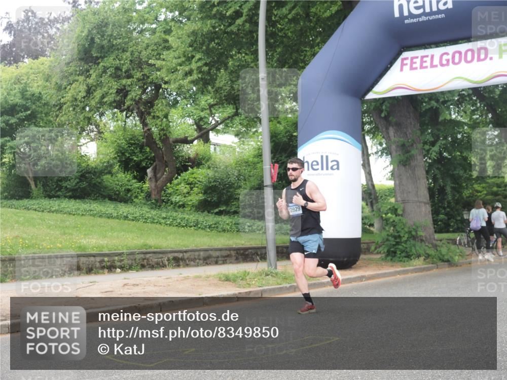 29.06.2025 - hella hamburg halbmarathon KatJ http://msf.ph/oto/8349850 29.06.2025 10:20:56 Zwischen KM18-KM19 6619, 7272 meine-sportfotos.de