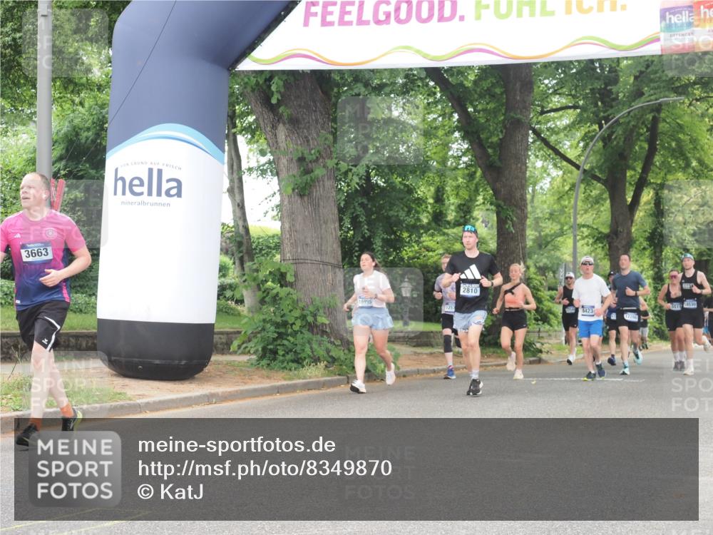 29.06.2025 - hella hamburg halbmarathon KatJ http://msf.ph/oto/8349870 29.06.2025 10:50:34 Zwischen KM18-KM19 3199, 3663 meine-sportfotos.de