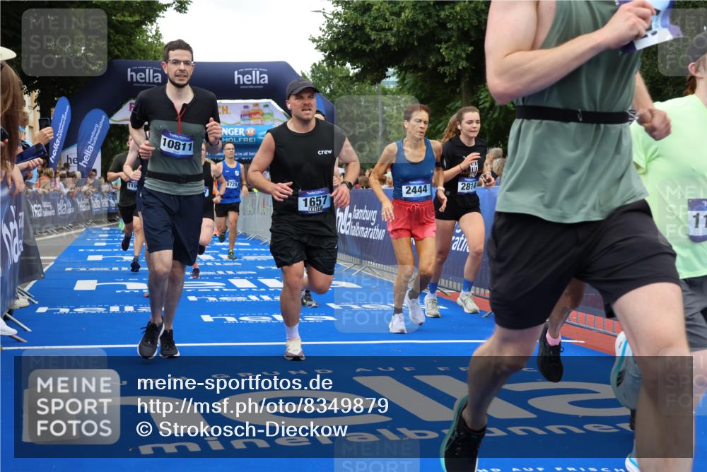 29.06.2025 - hella hamburg halbmarathon Strokosch-Dieckow http://msf.ph/oto/8349879 29.06.2025 10:52:51 Ziel 1257, 1258, 1657, 2099, 2444, 2814, 2910, 4557, 4558, 4770, 5077, 5169, 5194, 5907, 8139, 8172, 8720, 8955, 9065, 9163, 10724, 10811, 11217, 11992, 12519, 14198, 14286, 14791, 14805, 15430, 17198, 18331, 18720, 19244 meine-sportfotos.de