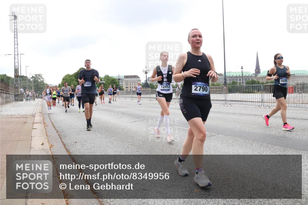 29.06.2025 - hella hamburg halbmarathon Lena Gebhardt http://msf.ph/oto/8349956 29.06.2025 10:47:55 Lombardsbrücke 11802, 12412, 2790, 16305, 1045, 1157, 1174, 1175, 1246, 1392, 1434, 1618, 1639, 1701, 1926, 2163, 2197, 2407, 2418, 2491, 2545, 2650, 2704, 2790, 2882, 2958, 3049, 3339, 3468, 3679, 4037, 4327, 4423, 4856, 4974, 4975, 5621, 5622, 5886, 5952, 7240, 7393, 7394, 7403, 7427, 7916, 7970, 8077, 8270, 8310, 8521, 8550, 8774, 9356, 9687, 9696, 9697, 9921, 10658, 10777, 10794, 10991, 11351, 11458, 11548, 11730, 11738, 11742, 11781, 11802, 11909, 12431 meine-sportfotos.de