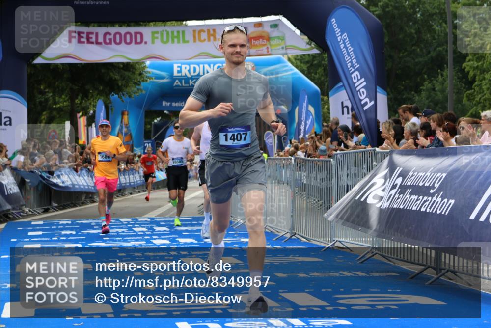 29.06.2025 - hella hamburg halbmarathon Strokosch-Dieckow http://msf.ph/oto/8349957 29.06.2025 10:32:01 Ziel 1407, 1686, 4129, 4698, 6619, 11150, 11199, 11370, 15826, 16505, 16736 meine-sportfotos.de