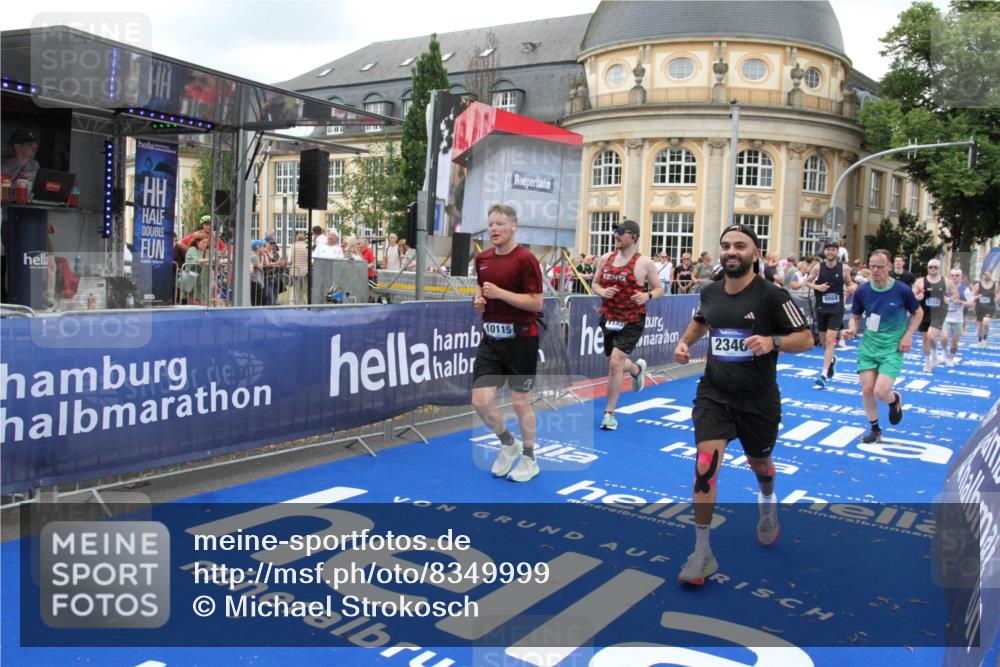 29.06.2025 - hella hamburg halbmarathon Michael Strokosch http://msf.ph/oto/8349999 29.06.2025 10:52:45 Ziel 2287, 2346, 2670, 3952, 3999, 5116, 5194, 7475, 9869, 10115, 11459, 11689, 12450, 12482, 13051, 14122, 14805, 16467, 18331, 19244 meine-sportfotos.de
