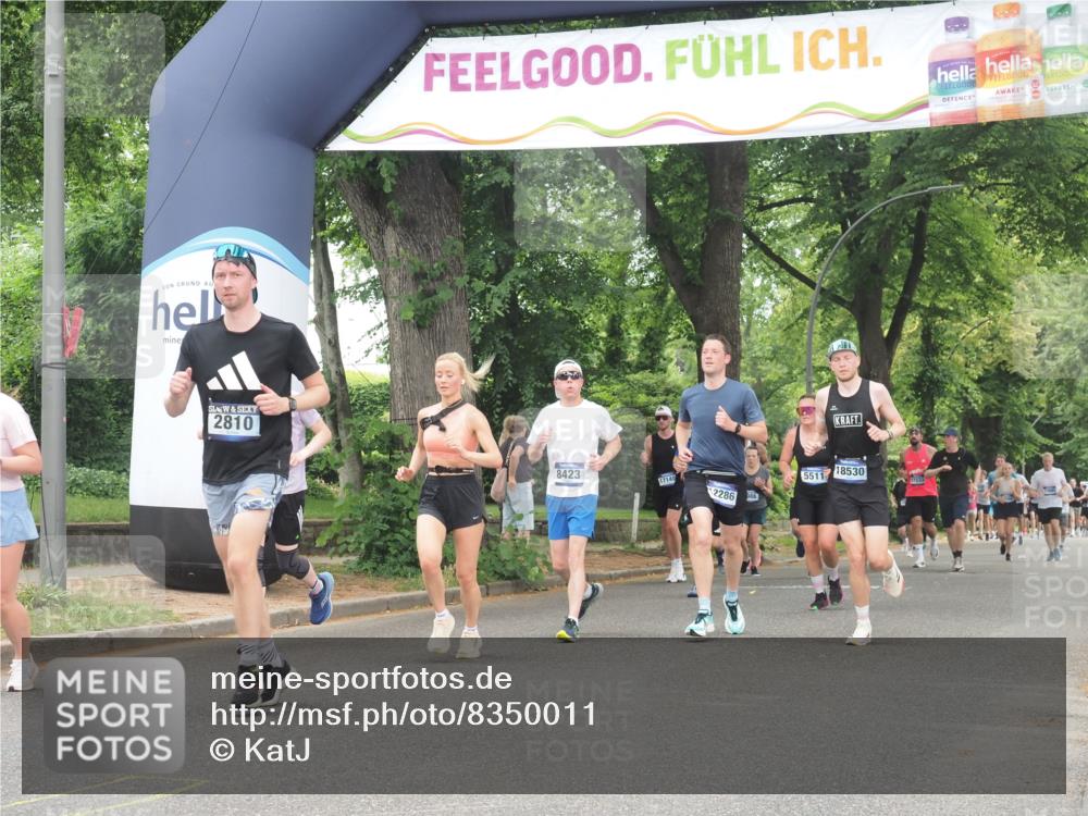 29.06.2025 - hella hamburg halbmarathon KatJ http://msf.ph/oto/8350011 29.06.2025 10:50:37 Zwischen KM18-KM19 2810, 3199, 3663, 8423 meine-sportfotos.de