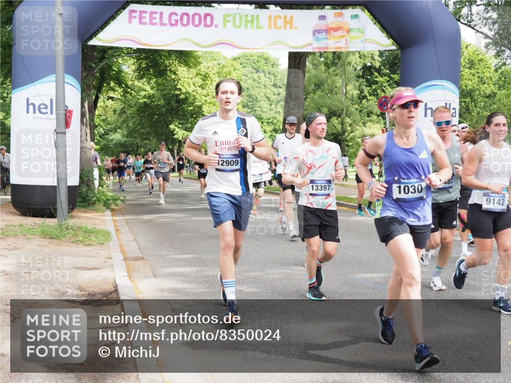 29.06.2025 - hella hamburg halbmarathon MichiJ http://msf.ph/oto/8350024 29.06.2025 10:41:03 Zwischen KM18-KM19 1030, 1482, 1727, 1870, 2070, 2346, 2910, 3310, 5259, 5866, 6942, 7864, 8487, 8973, 9142, 10040, 11992, 12909, 13397, 13997, 14036, 14592, 15980, 18134, 18590, 18715, 18720, 19067 meine-sportfotos.de