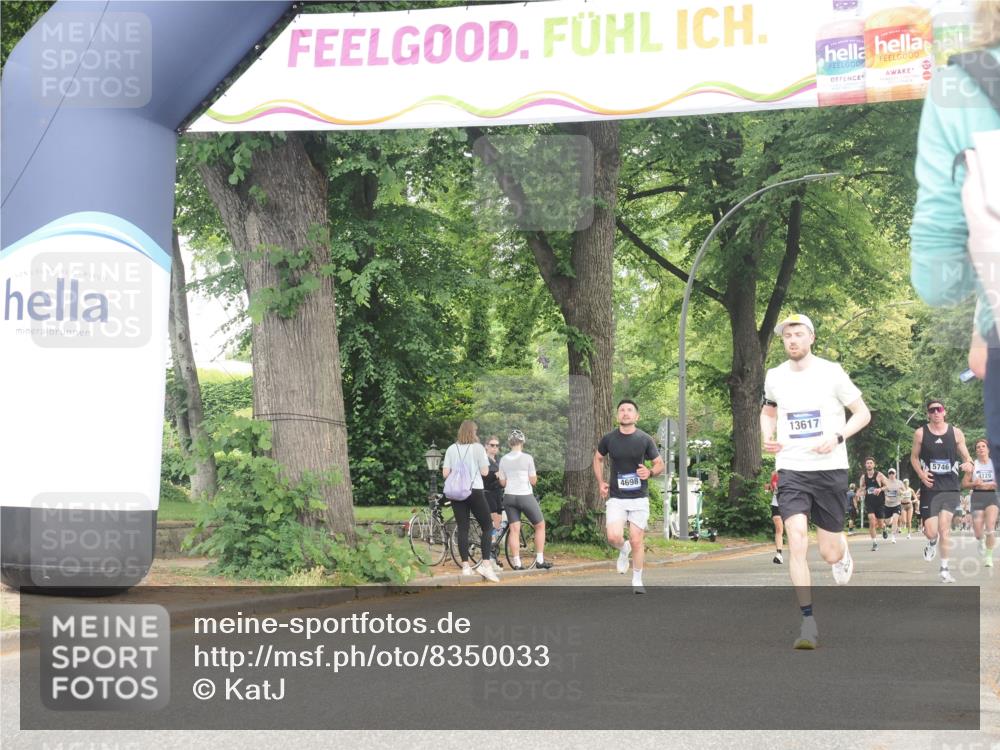 29.06.2025 - hella hamburg halbmarathon KatJ http://msf.ph/oto/8350033 29.06.2025 10:21:05 Zwischen KM18-KM19 4698 meine-sportfotos.de