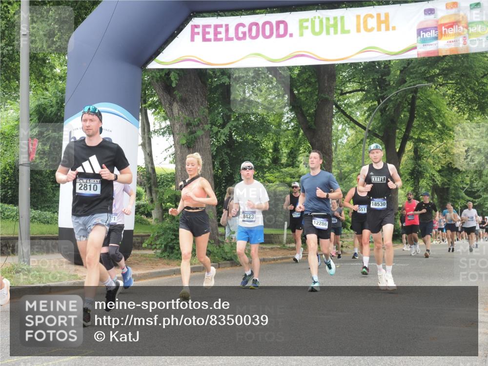 29.06.2025 - hella hamburg halbmarathon KatJ http://msf.ph/oto/8350039 29.06.2025 10:50:37 Zwischen KM18-KM19 2810, 3199, 3663, 8423 meine-sportfotos.de