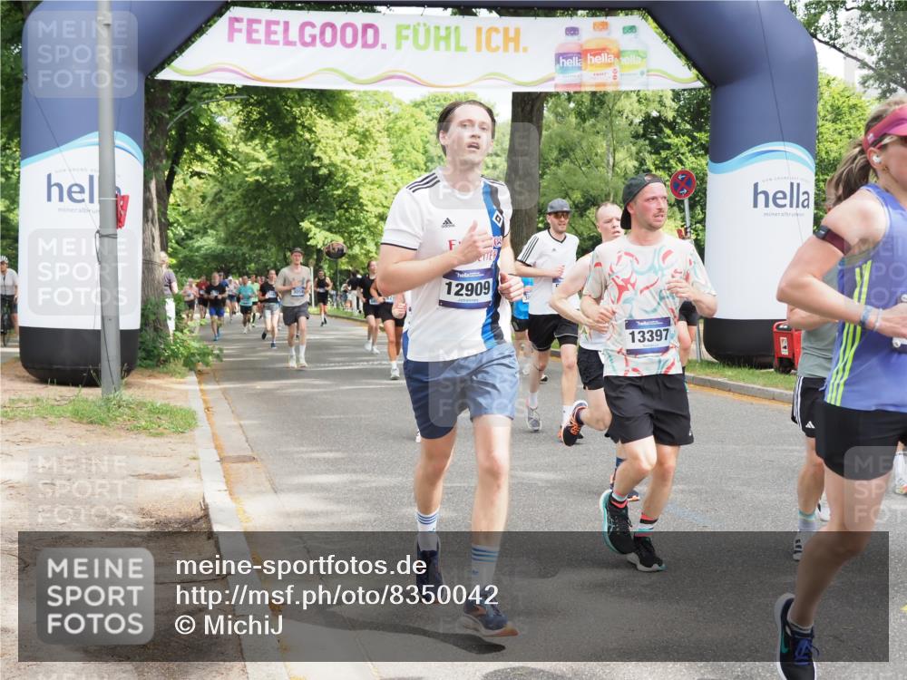 29.06.2025 - hella hamburg halbmarathon MichiJ http://msf.ph/oto/8350042 29.06.2025 10:41:03 Zwischen KM18-KM19 1030, 1482, 1727, 1870, 2070, 2346, 2910, 3310, 5259, 5866, 6942, 7864, 8487, 8973, 9142, 10040, 11992, 12909, 13397, 13997, 14036, 14592, 15980, 18134, 18590, 18715, 18720, 19067 meine-sportfotos.de