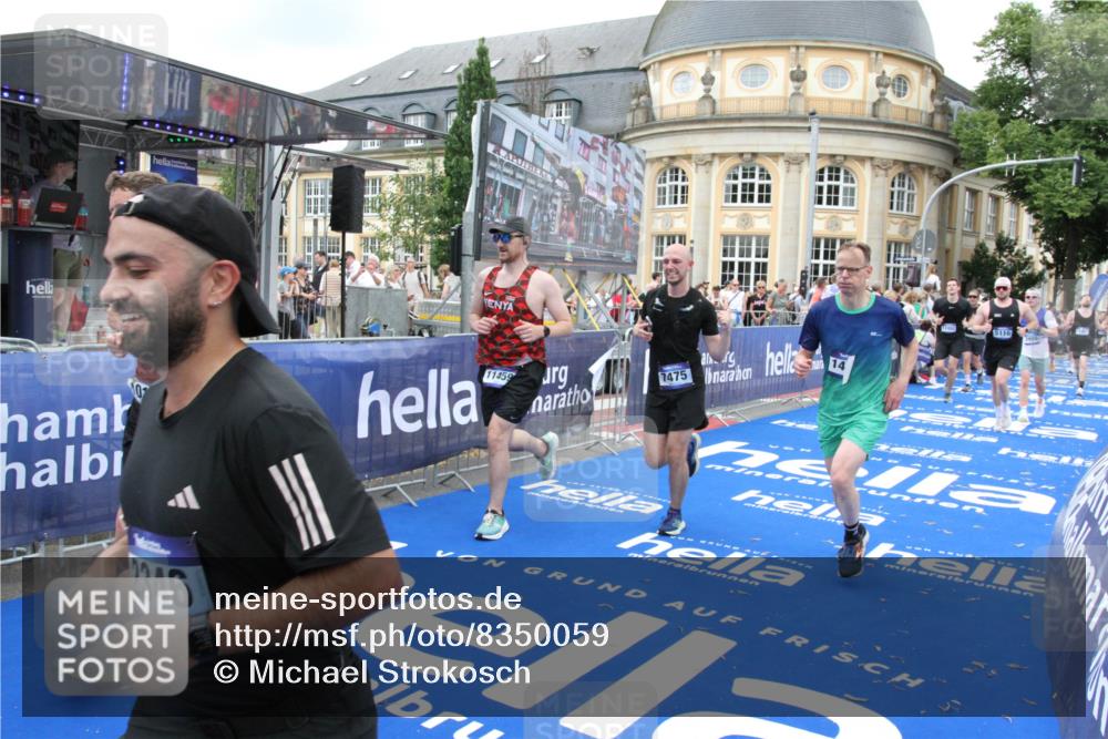 29.06.2025 - hella hamburg halbmarathon Michael Strokosch http://msf.ph/oto/8350059 29.06.2025 10:52:45 Ziel 2287, 2346, 2670, 3952, 3999, 5116, 5194, 7475, 9869, 10115, 11459, 11689, 12450, 12482, 13051, 14122, 14805, 16467, 18331, 19244 meine-sportfotos.de