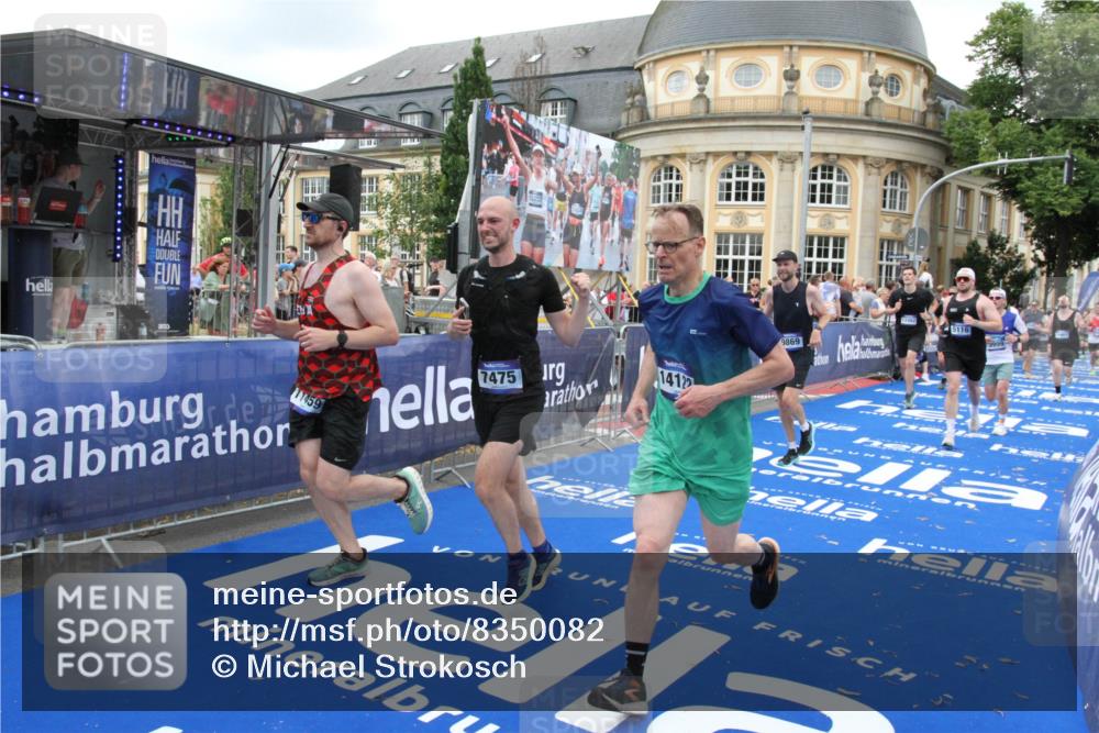 29.06.2025 - hella hamburg halbmarathon Michael Strokosch http://msf.ph/oto/8350082 29.06.2025 10:52:46 Ziel 2287, 2346, 3999, 5116, 5169, 5194, 7475, 8172, 9869, 10115, 11459, 12482, 14122, 14805, 16467, 17198, 18331, 19244 meine-sportfotos.de