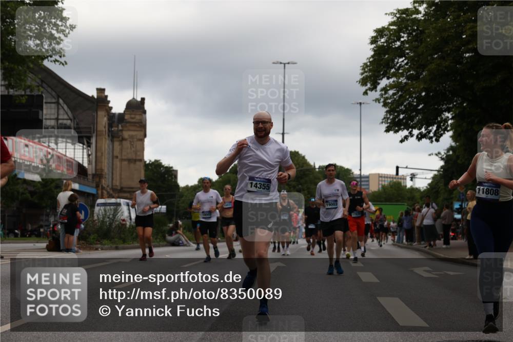 29.06.2025 - hella hamburg halbmarathon Yannick Fuchs http://msf.ph/oto/8350089 29.06.2025 10:52:41 20KM 1642, 1946, 1951, 2027, 2159, 2619, 2711, 2855, 2996, 4550, 4767, 5084, 5675, 6860, 7659, 8089, 8392, 8929, 9156, 9353, 9553, 9555, 9835, 10268, 10518, 10539, 10703, 10915, 11605, 11808, 12734, 12735, 12809, 13407, 13654, 14355, 14631, 14673, 14914, 15263, 16206, 16409, 16922, 16924, 17665, 17782, 17810, 17814, 17839, 17852, 17931, 17967, 18112, 18232, 18556, 18682, 18730, 18833, 18954, 18985, 19002, 19003 meine-sportfotos.de