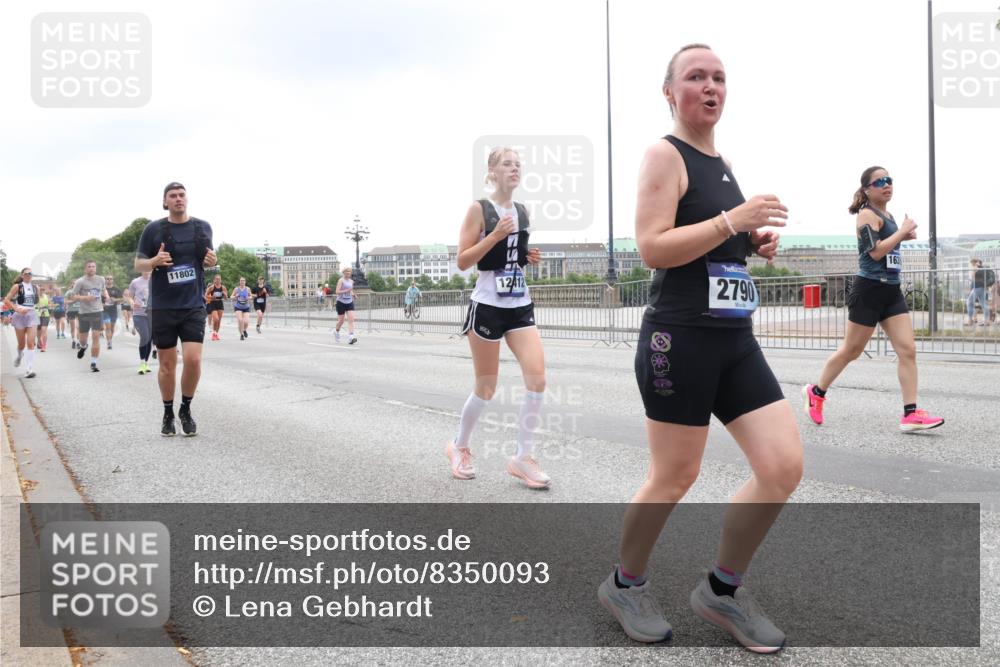 29.06.2025 - hella hamburg halbmarathon Lena Gebhardt http://msf.ph/oto/8350093 29.06.2025 10:47:56 Lombardsbrücke 11802, 2790, 163, 1045, 1157, 1174, 1175, 1246, 1392, 1434, 1618, 1639, 1701, 1926, 2037, 2163, 2197, 2407, 2418, 2491, 2545, 2650, 2704, 2790, 2882, 2958, 3049, 3339, 3468, 3679, 3933, 4037, 4327, 4423, 4856, 5621, 5622, 5886, 5952, 7240, 7393, 7394, 7403, 7427, 7916, 7970, 8077, 8270, 8310, 8521, 8550, 8774, 9356, 9687, 9696, 9697, 9921, 10658, 10777, 10794, 10991, 11351, 11458, 11548, 11730, 11738, 11742, 11781, 11802, 11909, 12431 meine-sportfotos.de