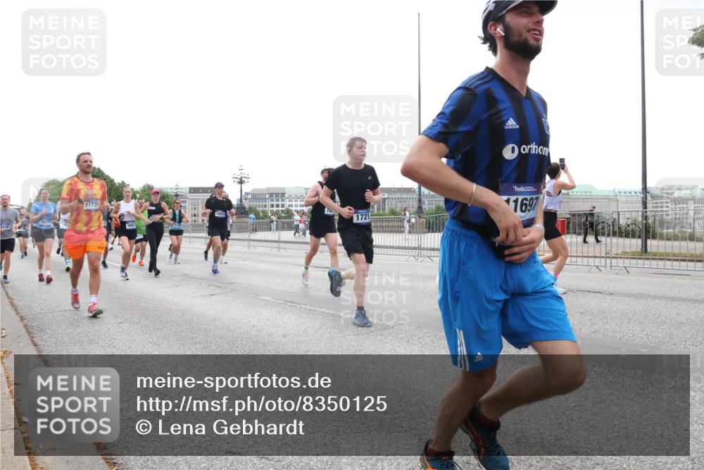 29.06.2025 - hella hamburg halbmarathon Lena Gebhardt http://msf.ph/oto/8350125 29.06.2025 10:38:40 Lombardsbrücke 4316, 5617, 1172, 474, 75, 1721, 1697, 56, 1232, 1390, 1451, 1457, 1596, 1721, 1742, 1791, 2113, 2151, 2498, 2524, 2576, 2660, 2693, 3010, 3094, 3095, 3216, 3242, 3286, 3307, 3323, 3338, 3635, 3636, 3716, 3726, 3777, 3841, 3927, 4028, 4139, 4155, 4159, 4257, 4259, 4260, 4316, 4320, 4883, 4964, 5085, 5089, 5155, 5300, 5617, 5684, 5735, 5913, 6200, 6695, 6696, 6751, 6875, 6930, 7117, 7148, 7263, 7371, 7561, 7692, 7849, 7868, 8367, 8783, 9708, 10554 meine-sportfotos.de