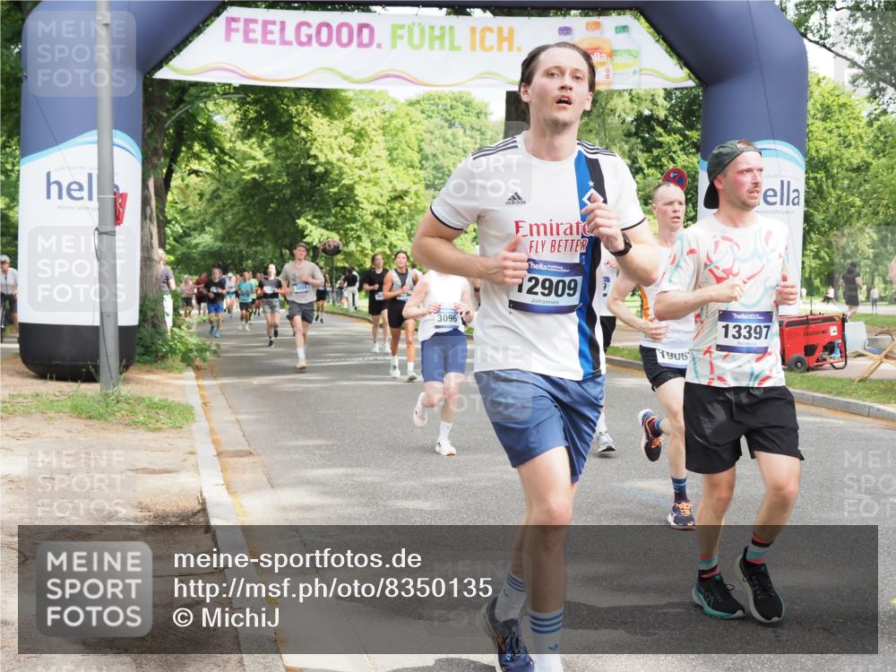29.06.2025 - hella hamburg halbmarathon MichiJ http://msf.ph/oto/8350135 29.06.2025 10:41:04 Zwischen KM18-KM19 1030, 1482, 1727, 1870, 2070, 2346, 2910, 3096, 3819, 5259, 5866, 6942, 7864, 8487, 8973, 9142, 9227, 10040, 12909, 13397, 13997, 14036, 14592, 15980, 18134, 18590, 18715, 18720, 19067 meine-sportfotos.de
