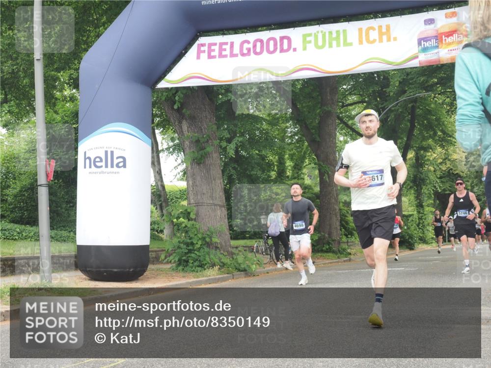 29.06.2025 - hella hamburg halbmarathon KatJ http://msf.ph/oto/8350149 29.06.2025 10:21:06 Zwischen KM18-KM19 4698 meine-sportfotos.de