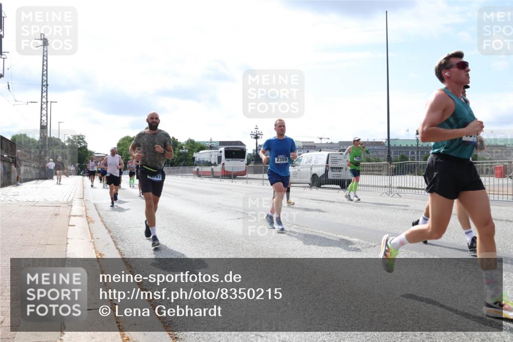 29.06.2025 - hella hamburg halbmarathon Lena Gebhardt http://msf.ph/oto/8350215 29.06.2025 10:13:45 Lombardsbrücke 2359, 7446, 1007, 1131, 1480, 1747, 1859, 2055, 2359, 2721, 2904, 2961, 2987, 3360, 3729, 4001, 4187, 4795, 4950, 5232, 5546, 5631, 5719, 6026, 6710, 6717, 6724, 7346, 7446, 7447, 7460, 7462, 7913, 8279, 8673, 9128, 9527, 9612, 9631, 10442, 10443, 10977, 11441, 12313, 12492, 12797, 12928, 12929, 13331, 13928, 15085, 15482, 15663, 15721, 15722, 15922, 16491, 17439, 17472, 17474, 17985, 18041, 18222, 18231 meine-sportfotos.de