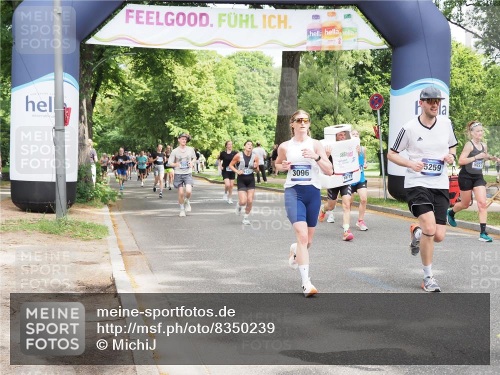 29.06.2025 - hella hamburg halbmarathon MichiJ http://msf.ph/oto/8350239 29.06.2025 10:41:05 Zwischen KM18-KM19 1030, 1482, 1727, 1870, 2346, 2518, 2910, 3096, 3819, 5259, 5866, 6942, 7864, 8487, 8973, 9142, 9227, 10040, 12909, 13397, 14036, 14592, 15980, 18134, 18590, 18715, 18720, 19067 meine-sportfotos.de
