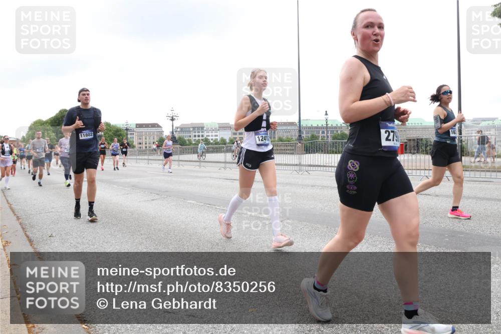 29.06.2025 - hella hamburg halbmarathon Lena Gebhardt http://msf.ph/oto/8350256 29.06.2025 10:47:56 Lombardsbrücke 11802, 279, 238, 183, 1045, 1157, 1174, 1175, 1246, 1392, 1434, 1618, 1639, 1701, 1926, 2037, 2163, 2197, 2407, 2418, 2491, 2545, 2650, 2704, 2790, 2882, 2958, 3049, 3339, 3468, 3679, 3933, 4037, 4327, 4423, 4856, 5621, 5622, 5886, 5952, 7240, 7393, 7394, 7403, 7427, 7916, 7970, 8077, 8270, 8310, 8521, 8550, 8774, 9356, 9687, 9696, 9697, 9921, 10658, 10777, 10794, 10991, 11351, 11458, 11548, 11730, 11738, 11742, 11781, 11802, 11909, 12431 meine-sportfotos.de