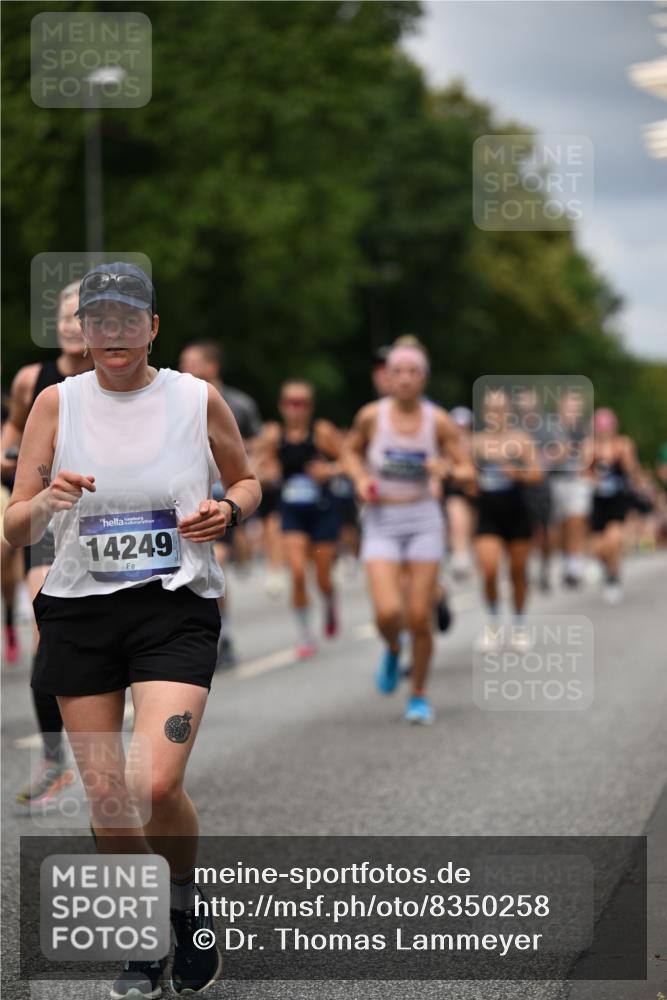 29.06.2025 - hella hamburg halbmarathon Dr. Thomas Lammeyer http://msf.ph/oto/8350258 29.06.2025 10:40:44 Kennedybrücke 1008, 1010, 1102, 1224, 3401, 3699, 4245, 4937, 5171, 5246, 5540, 5747, 5809, 5919, 6184, 6359, 6417, 7632, 8530, 8581, 9229, 9295, 9432, 9694, 9701, 9806, 10487, 10531, 10577, 10984 meine-sportfotos.de