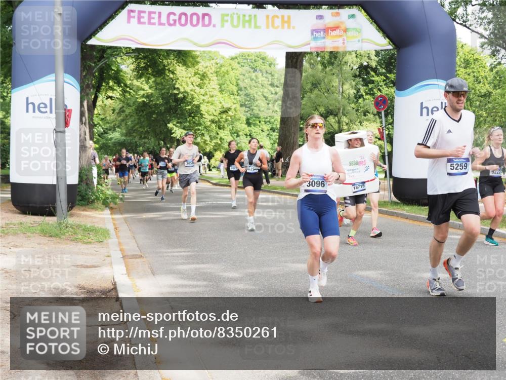 29.06.2025 - hella hamburg halbmarathon MichiJ http://msf.ph/oto/8350261 29.06.2025 10:41:05 Zwischen KM18-KM19 1030, 1482, 1727, 1870, 2346, 2518, 2910, 3096, 3819, 5259, 5866, 6942, 7864, 8487, 8973, 9142, 9227, 10040, 12909, 13397, 14036, 14592, 15980, 18134, 18590, 18715, 18720, 19067 meine-sportfotos.de