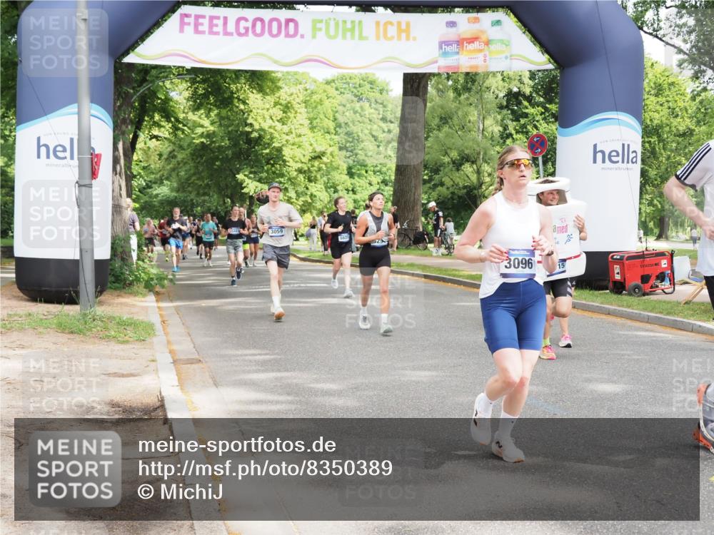 29.06.2025 - hella hamburg halbmarathon MichiJ http://msf.ph/oto/8350389 29.06.2025 10:41:05 Zwischen KM18-KM19 1030, 1482, 1727, 1870, 2346, 2518, 2910, 3096, 3819, 5259, 5866, 6942, 7864, 8487, 8973, 9142, 9227, 10040, 12909, 13397, 14036, 14592, 15980, 18134, 18590, 18715, 18720, 19067 meine-sportfotos.de