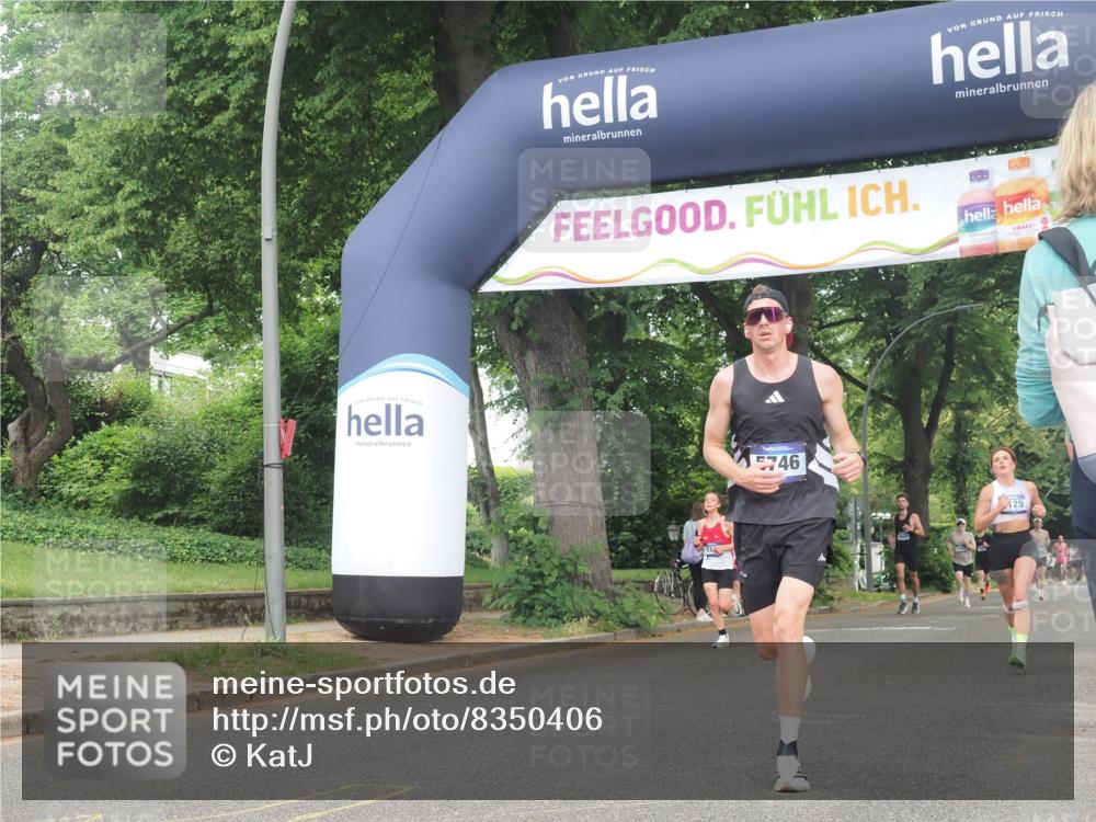 29.06.2025 - hella hamburg halbmarathon KatJ http://msf.ph/oto/8350406 29.06.2025 10:21:09 Zwischen KM18-KM19 4129, 4698, 5746 meine-sportfotos.de
