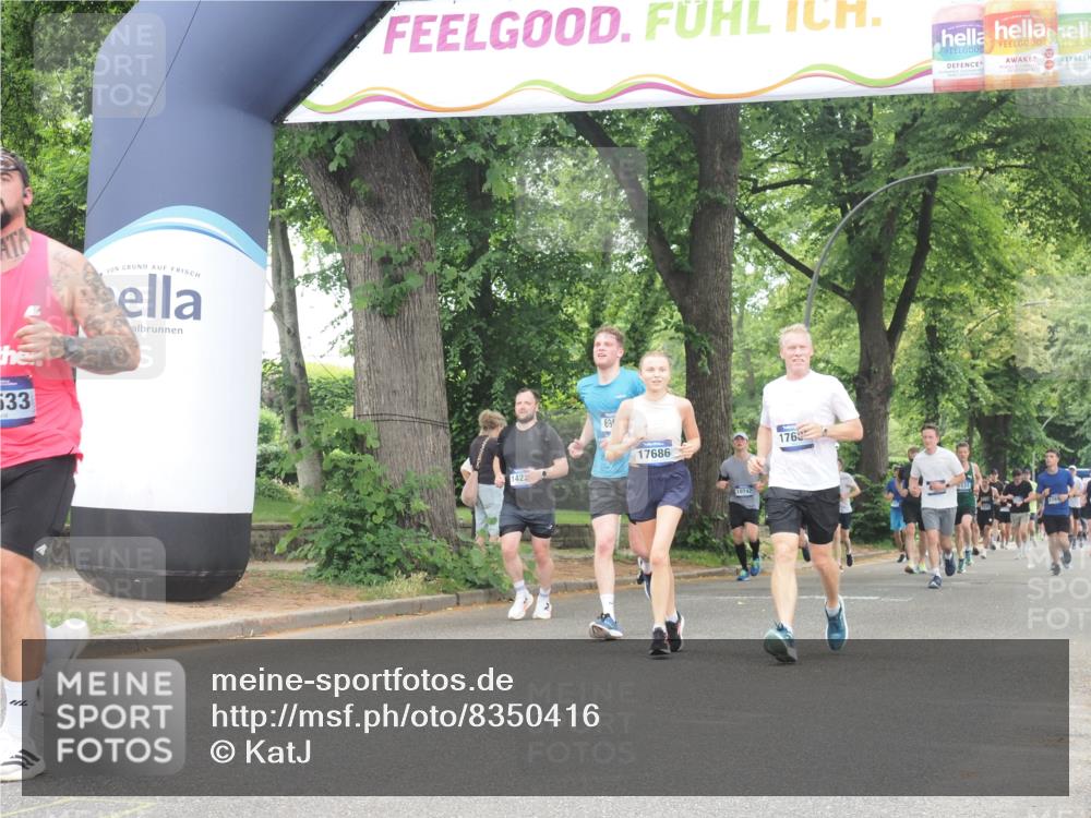 29.06.2025 - hella hamburg halbmarathon KatJ http://msf.ph/oto/8350416 29.06.2025 10:50:45 Zwischen KM18-KM19 4389, 5511, 6966 meine-sportfotos.de