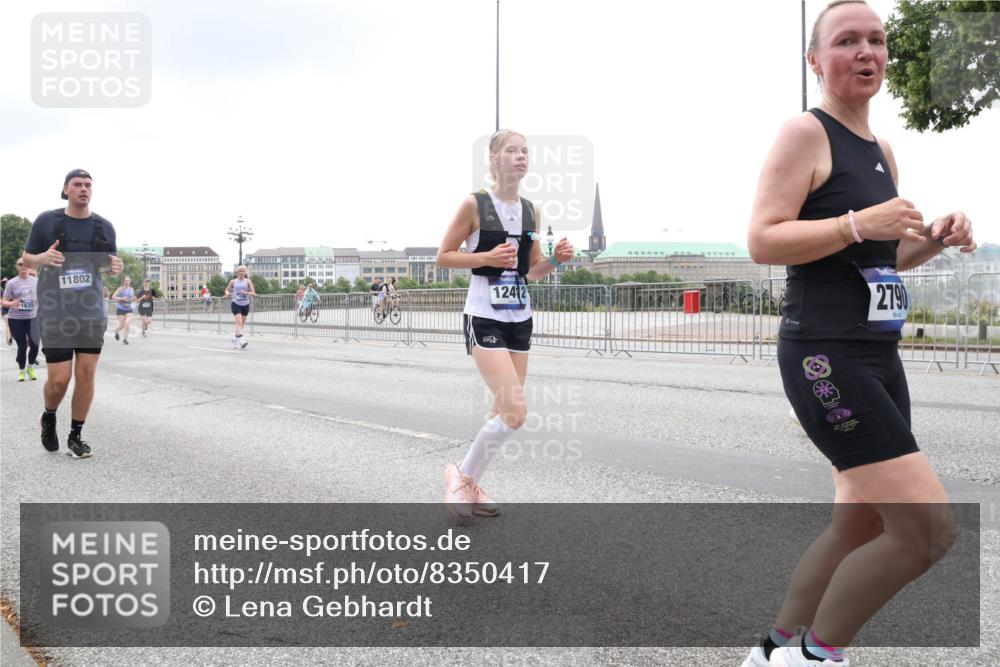 29.06.2025 - hella hamburg halbmarathon Lena Gebhardt http://msf.ph/oto/8350417 29.06.2025 10:47:56 Lombardsbrücke 1639, 11802, 12412, 2790, 1045, 1157, 1174, 1175, 1246, 1392, 1434, 1618, 1639, 1701, 1926, 2037, 2163, 2197, 2407, 2418, 2491, 2545, 2650, 2704, 2790, 2882, 2958, 3049, 3339, 3468, 3679, 3933, 4037, 4327, 4423, 4856, 5621, 5622, 5886, 5952, 7240, 7393, 7394, 7403, 7427, 7916, 7970, 8077, 8270, 8310, 8521, 8550, 8774, 9356, 9687, 9696, 9697, 9921, 10658, 10777, 10794, 10991, 11351, 11458, 11548, 11730, 11738, 11742, 11781, 11802, 11909, 12431 meine-sportfotos.de