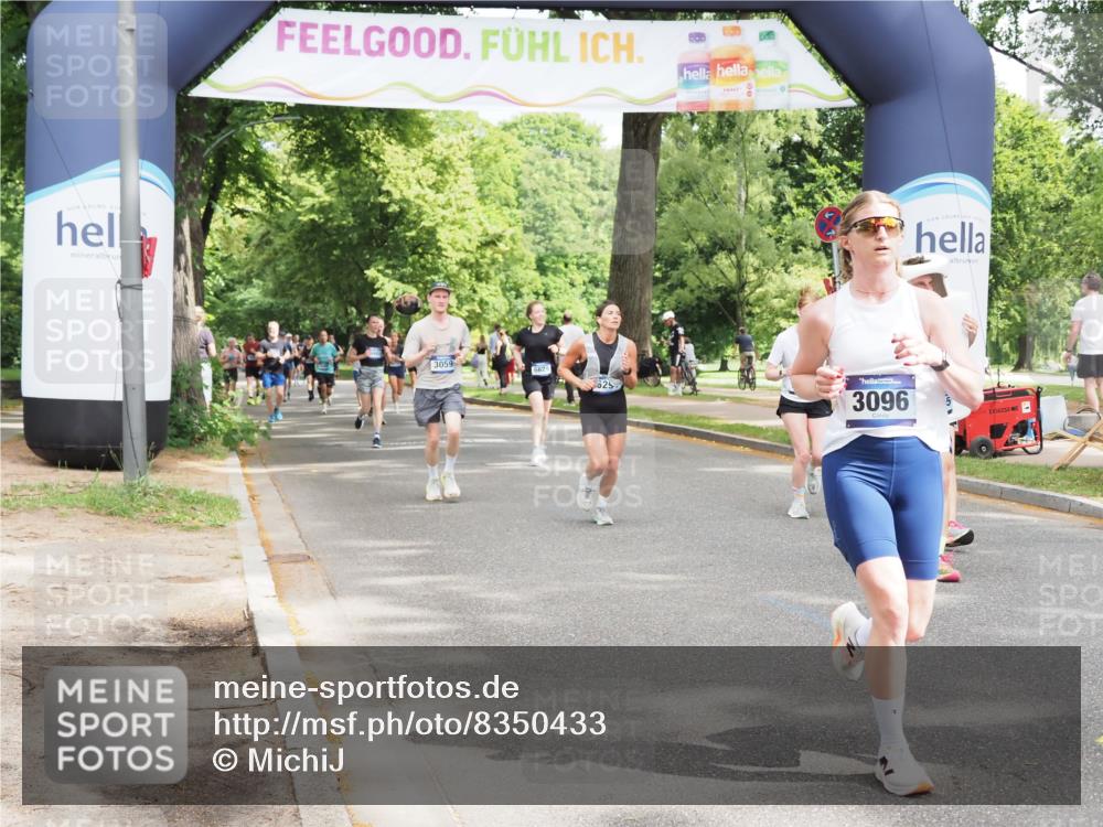 29.06.2025 - hella hamburg halbmarathon MichiJ http://msf.ph/oto/8350433 29.06.2025 10:41:05 Zwischen KM18-KM19 1030, 1482, 1727, 1870, 2346, 2518, 2910, 3096, 3819, 5259, 5866, 6942, 7864, 8487, 8973, 9142, 9227, 10040, 12909, 13397, 14036, 14592, 15980, 18134, 18590, 18715, 18720, 19067 meine-sportfotos.de