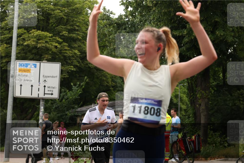 29.06.2025 - hella hamburg halbmarathon Yannick Fuchs http://msf.ph/oto/8350462 29.06.2025 10:52:42 20KM 1642, 1946, 1951, 2027, 2159, 2619, 2711, 2855, 2996, 5084, 5675, 6208, 6636, 6860, 7659, 8089, 8392, 8929, 9156, 9353, 9553, 9555, 9835, 10268, 10518, 10539, 10915, 11605, 11808, 12734, 12735, 12809, 13407, 13654, 14355, 14631, 14673, 14914, 15263, 16206, 16409, 16922, 16924, 17665, 17782, 17810, 17814, 17839, 17852, 17931, 17967, 18112, 18232, 18556, 18682, 18730, 18833, 18954, 18985, 19002, 19003 meine-sportfotos.de
