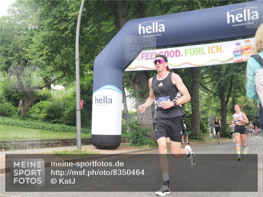 29.06.2025 - hella hamburg halbmarathon KatJ http://msf.ph/oto/8350464 29.06.2025 10:21:09 Zwischen KM18-KM19 4129, 4698, 5746 meine-sportfotos.de