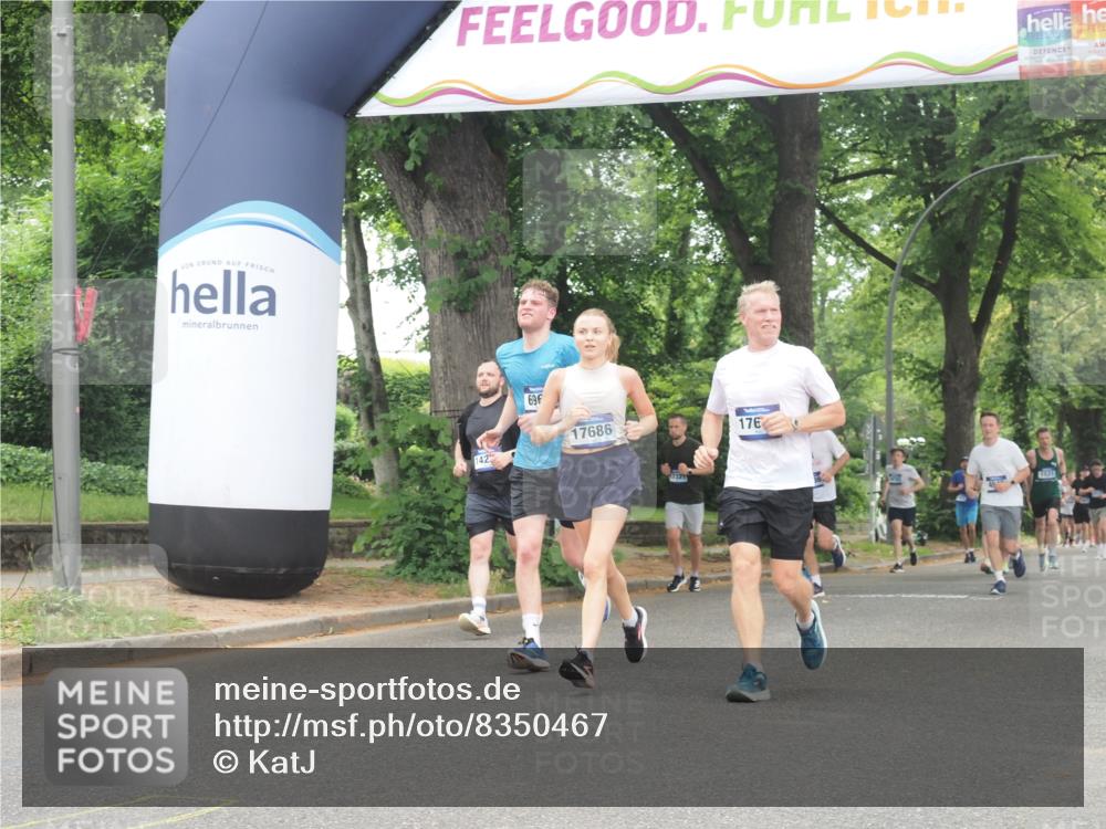 29.06.2025 - hella hamburg halbmarathon KatJ http://msf.ph/oto/8350467 29.06.2025 10:50:46 Zwischen KM18-KM19 4389, 5511, 6966 meine-sportfotos.de