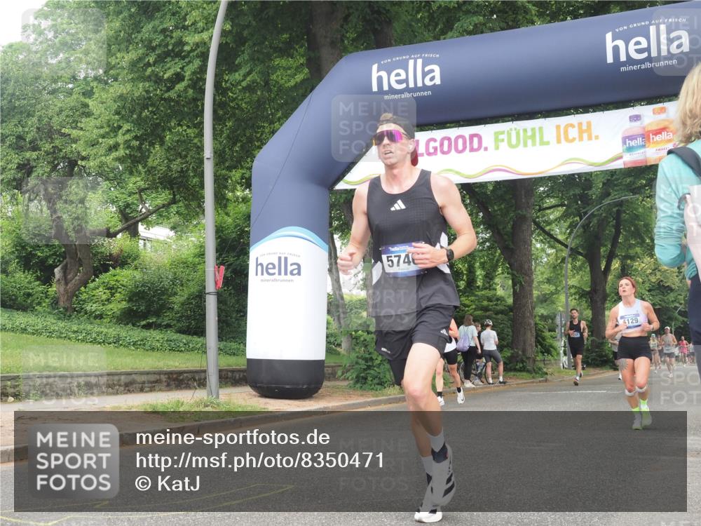 29.06.2025 - hella hamburg halbmarathon KatJ http://msf.ph/oto/8350471 29.06.2025 10:21:10 Zwischen KM18-KM19 4129, 4698, 5187, 5746 meine-sportfotos.de