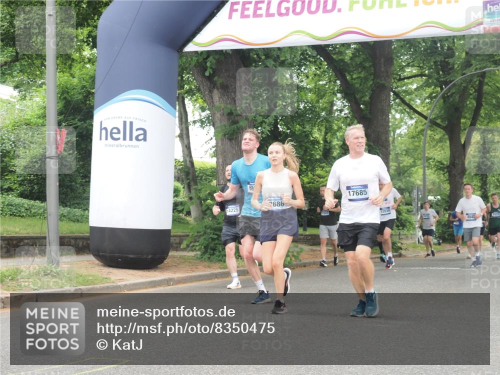 29.06.2025 - hella hamburg halbmarathon KatJ http://msf.ph/oto/8350475 29.06.2025 10:50:46 Zwischen KM18-KM19 4389, 5511, 6966 meine-sportfotos.de