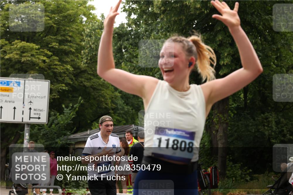 29.06.2025 - hella hamburg halbmarathon Yannick Fuchs http://msf.ph/oto/8350479 29.06.2025 10:52:42 20KM 1642, 1946, 1951, 2027, 2159, 2619, 2711, 2855, 2996, 5084, 5675, 6208, 6636, 6860, 7659, 8089, 8392, 8929, 9156, 9353, 9553, 9555, 9835, 10268, 10518, 10539, 10915, 11605, 11808, 12734, 12735, 12809, 13407, 13654, 14355, 14631, 14673, 14914, 15263, 16206, 16409, 16922, 16924, 17665, 17782, 17810, 17814, 17839, 17852, 17931, 17967, 18112, 18232, 18556, 18682, 18730, 18833, 18954, 18985, 19002, 19003 meine-sportfotos.de