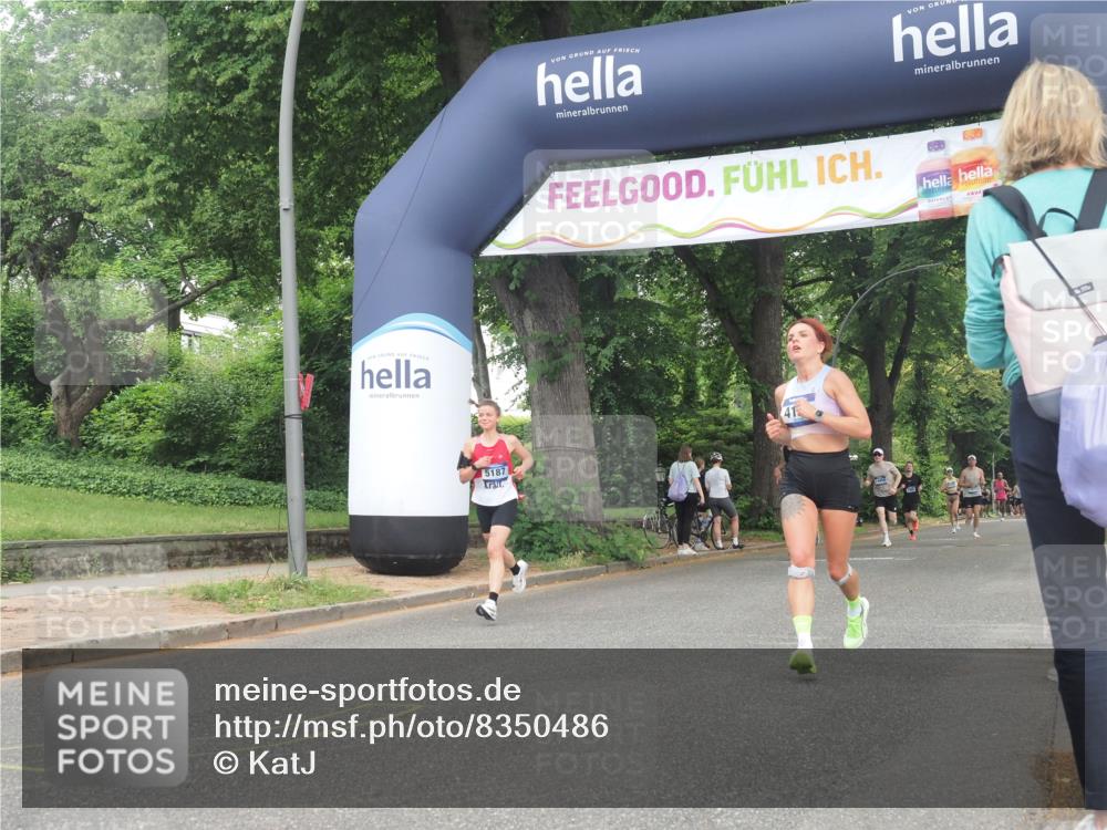 29.06.2025 - hella hamburg halbmarathon KatJ http://msf.ph/oto/8350486 29.06.2025 10:21:11 Zwischen KM18-KM19 4129, 4698, 5187, 5746 meine-sportfotos.de