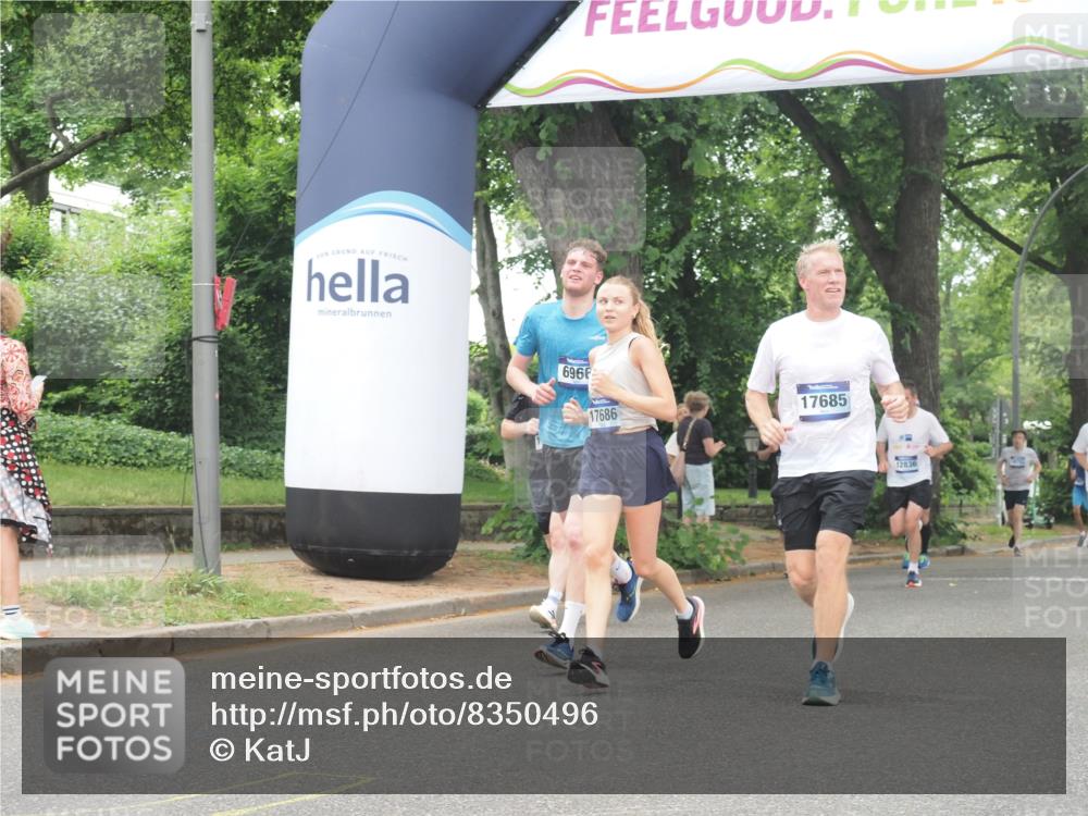 29.06.2025 - hella hamburg halbmarathon KatJ http://msf.ph/oto/8350496 29.06.2025 10:50:46 Zwischen KM18-KM19 4389, 5511, 6966 meine-sportfotos.de